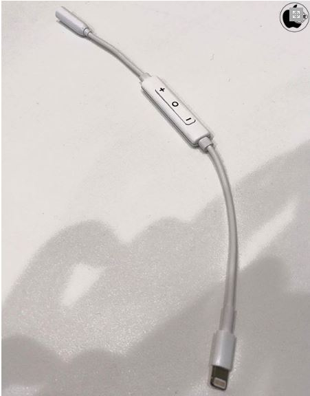 lightning-headphone-2